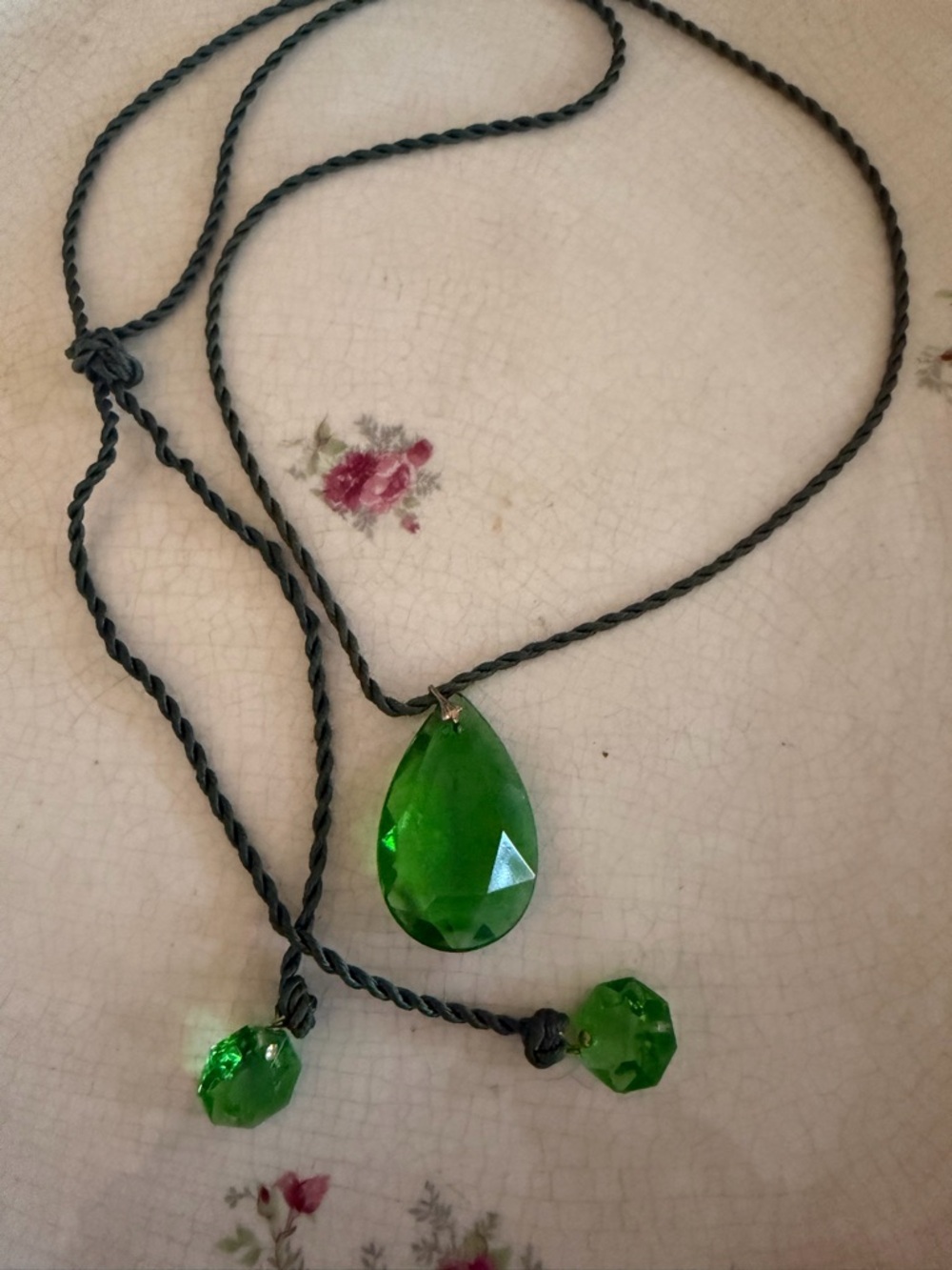 VTG Faceted Green Teardrop Pendant Necklace